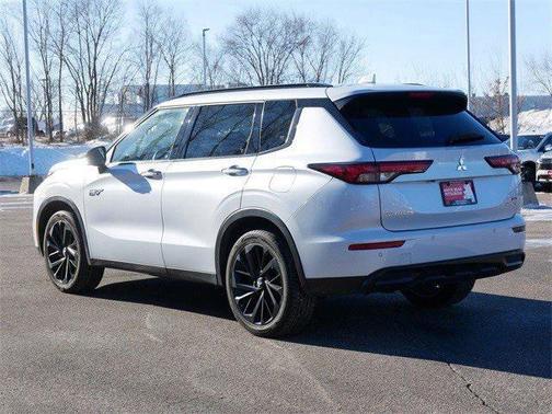 2025 Mitsubishi Outlander PHEV SEL