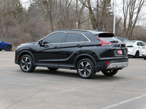 Labrador Black Pearl 2023 Mitsubishi Eclipse Cross SE