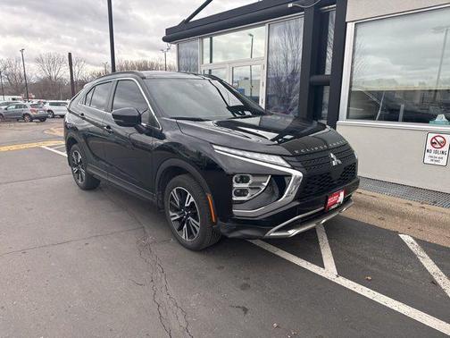 Labrador Black Pearl 2023 Mitsubishi Eclipse Cross SE