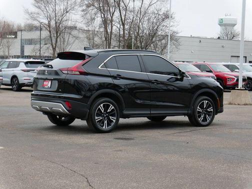 Labrador Black Pearl 2023 Mitsubishi Eclipse Cross SE