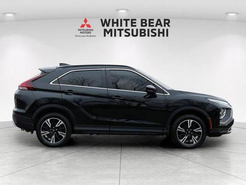 Labrador Black Pearl 2023 Mitsubishi Eclipse Cross SE