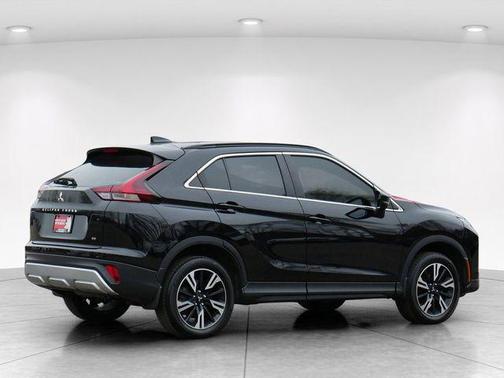 Labrador Black Pearl 2023 Mitsubishi Eclipse Cross SE
