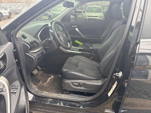 Labrador Black Pearl 2023 Mitsubishi Eclipse Cross SE