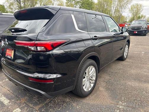Labrador Black Pearl 2023 Mitsubishi Outlander ES 2.5 2WD