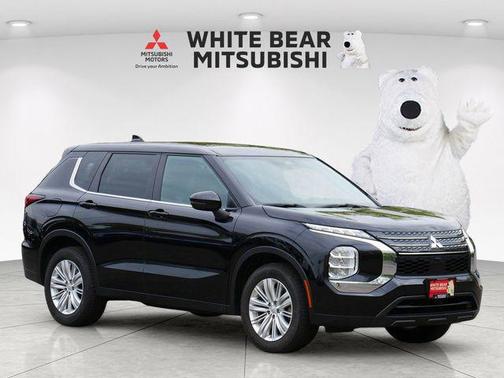 Labrador Black Pearl 2023 Mitsubishi Outlander ES 2.5 2WD