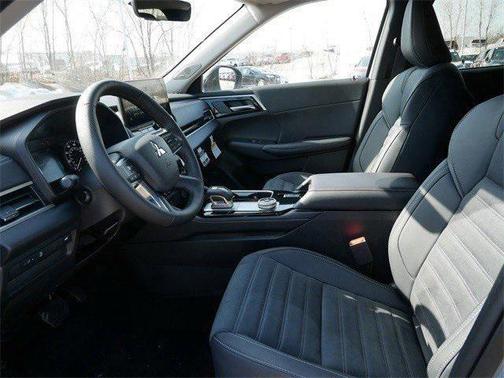 Moonstone Gray Metallic W/ Black Roof 2026 Mitsubishi Outlander TRAIL EDITION S-AWC