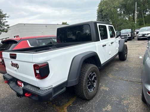 Bright White Clearcoat 2026 Jeep Gladiator Rubicon