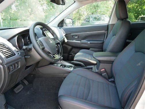 2025 Mitsubishi Outlander Sport SE