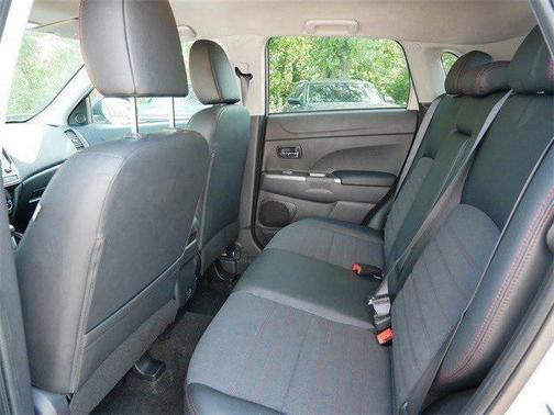 2025 Mitsubishi Outlander Sport SE