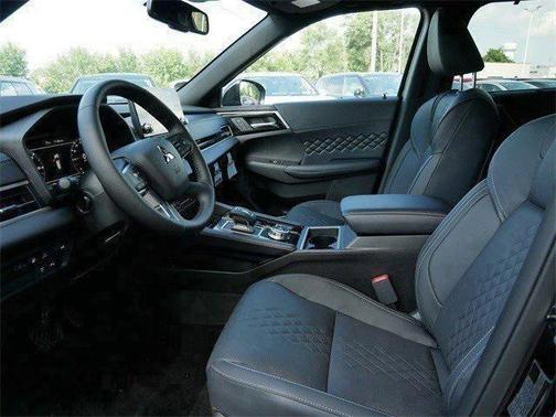 2025 Mitsubishi Outlander PHEV SEL