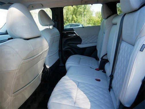 2025 Mitsubishi Outlander PHEV SEL