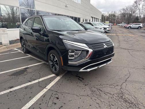 Labrador Black Pearl 2025 Mitsubishi Eclipse Cross SE