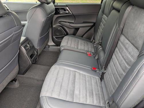 Black Diamond 2026 Mitsubishi Outlander LE S-AWC