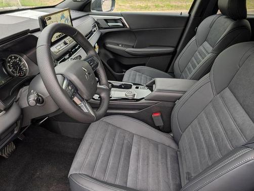 Black Diamond 2026 Mitsubishi Outlander LE S-AWC