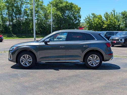 Daytona Gray Pearl Effect 2023 Audi Q5 45 S line Premium