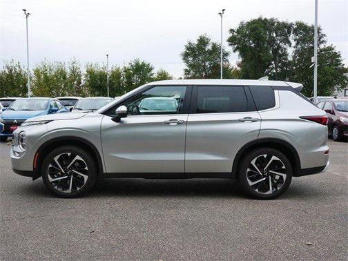 2022 Mitsubishi Outlander SE