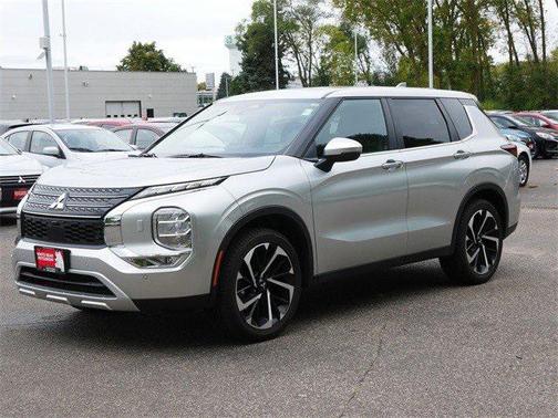 2022 Mitsubishi Outlander SE