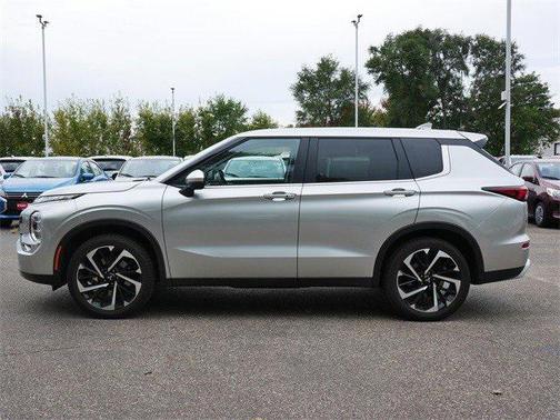 2022 Mitsubishi Outlander SE