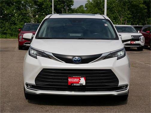 2023 Toyota Sienna XLE 8 Passenger