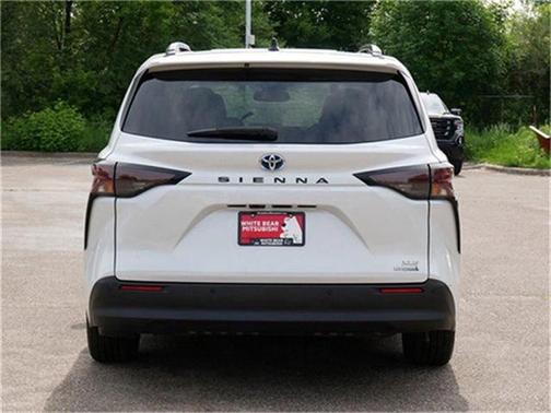 2023 Toyota Sienna XLE 8 Passenger