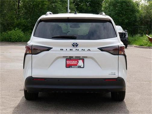 2023 Toyota Sienna XLE 8 Passenger