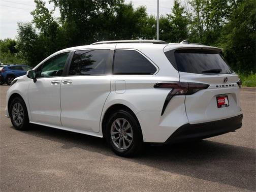 2023 Toyota Sienna XLE 8 Passenger