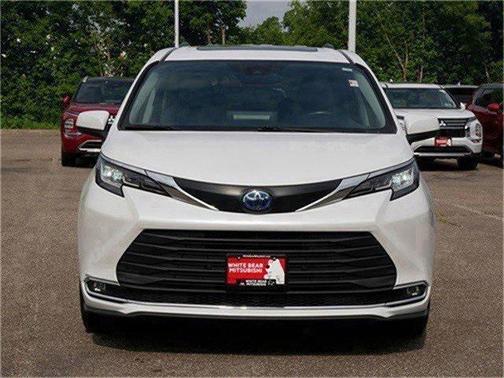 2023 Toyota Sienna XLE 8 Passenger