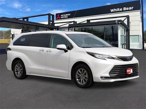 2023 Toyota Sienna XLE 8 Passenger