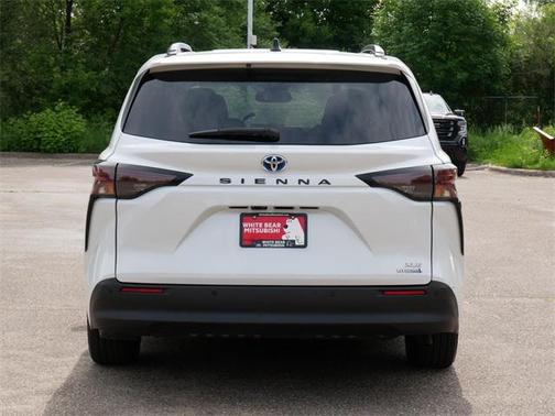 2023 Toyota Sienna XLE 8 Passenger