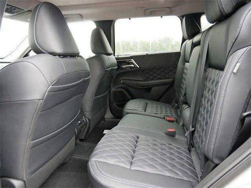 2025 Mitsubishi Outlander PHEV SEL