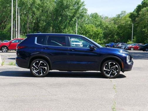 Cosmic Blue Metallic 2024 Mitsubishi Outlander SE S-AWC