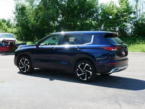 Cosmic Blue Metallic 2024 Mitsubishi Outlander SE S-AWC