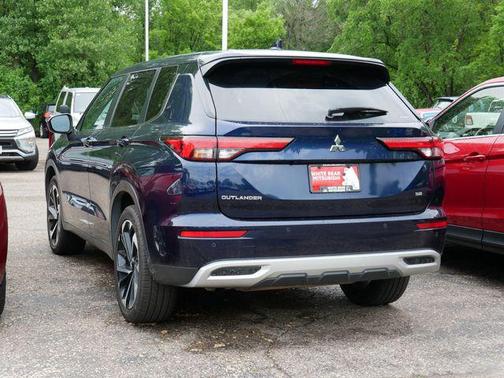 Cosmic Blue Metallic 2024 Mitsubishi Outlander SE S-AWC
