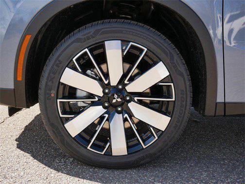 Moonstone Gray Metallic 2026 Mitsubishi Outlander SE S-AWC
