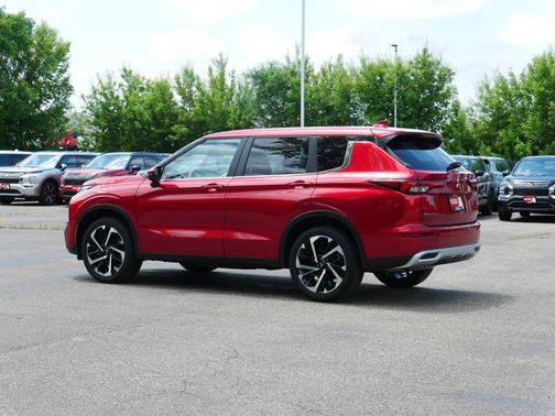 Red Diamond 2024 Mitsubishi Outlander SE S-AWC