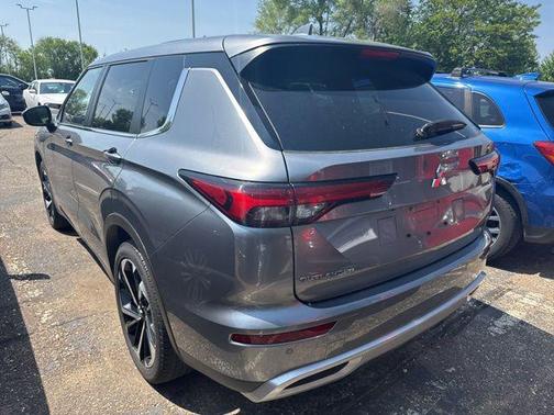 Mercury Gray Metallic 2024 Mitsubishi Outlander SE S-AWC