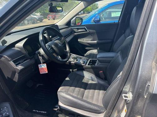 Mercury Gray Metallic 2024 Mitsubishi Outlander SE S-AWC