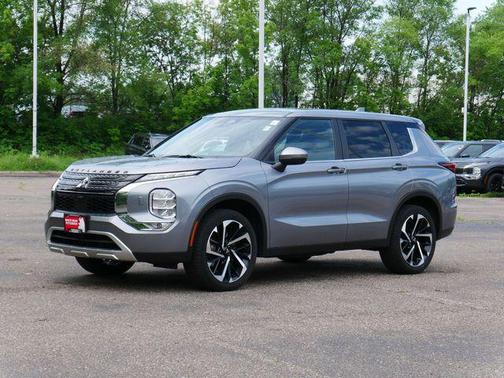 Mercury Gray Metallic 2024 Mitsubishi Outlander SE S-AWC