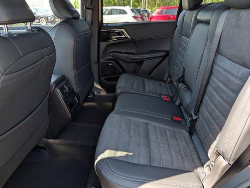 Black Diamond 2026 Mitsubishi Outlander LE S-AWC