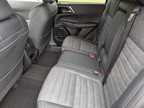 Graphite Gray 2026 Mitsubishi Outlander LE S-AWC
