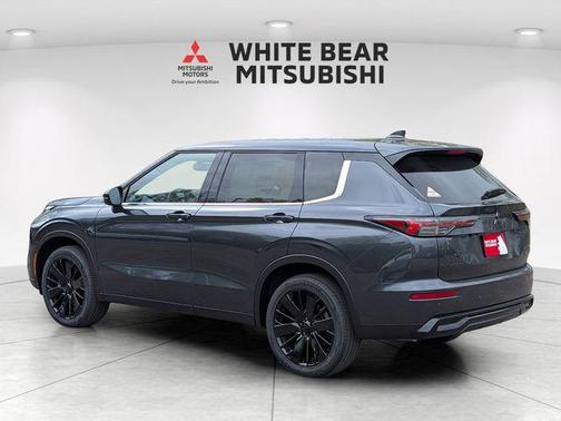 Graphite Gray 2026 Mitsubishi Outlander LE S-AWC