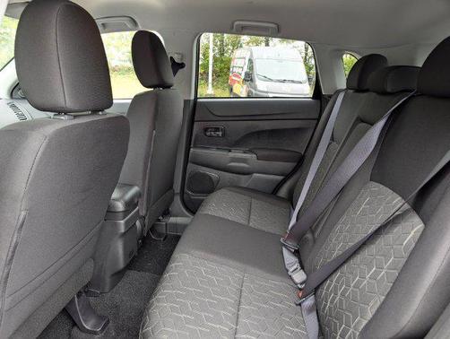 Labrador Black Pearl 2027 Mitsubishi Outlander Sport 2.0 S