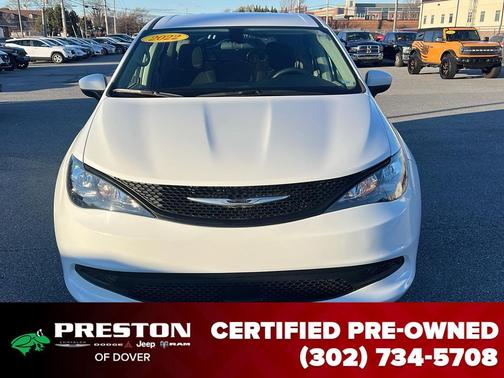 2022 Chrysler Voyager LX