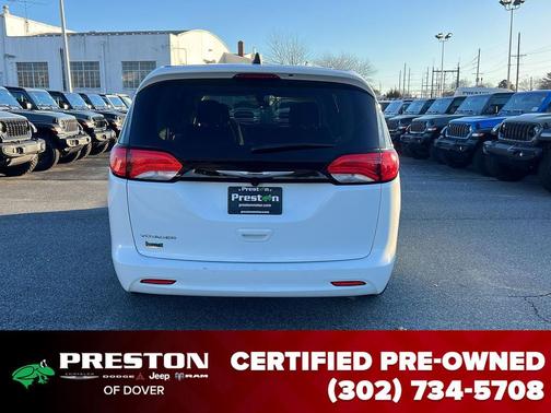 2022 Chrysler Voyager LX