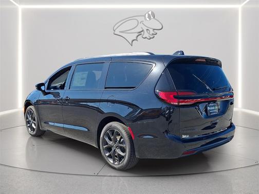 Diamond Black Crystal Pearlcoat 2026 Chrysler Pacifica L
