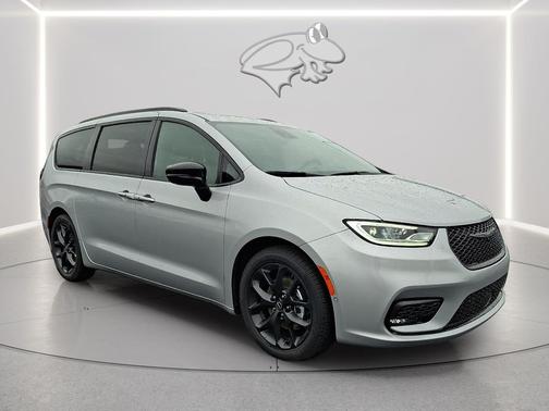 Silver Mist Clearcoat 2026 Chrysler Pacifica Limited