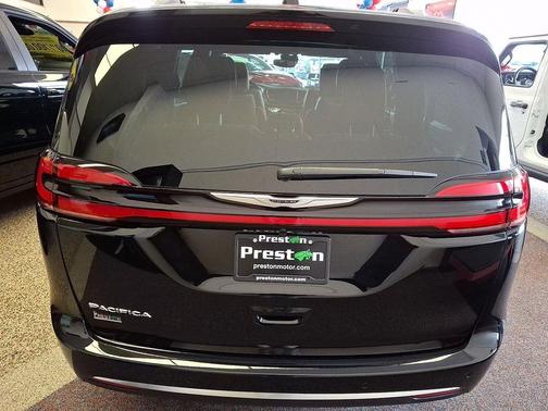 2026 Chrysler Pacifica L