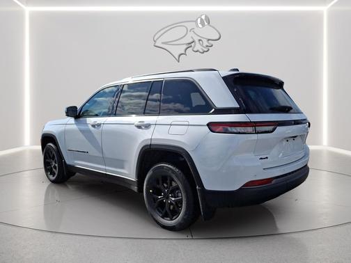 Bright White Clearcoat 2026 Jeep Grand Cherokee Altitude