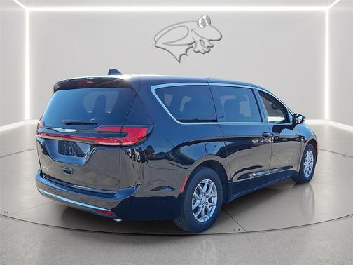 Diamond Black Crystal Pearlcoat 2026 Chrysler Pacifica L
