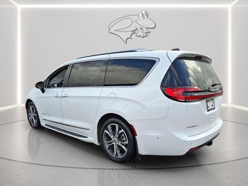 2025 Chrysler Pacifica L